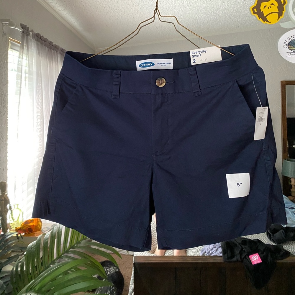 SIZE 2 NEVER WORN Old Navy Shorts 5”